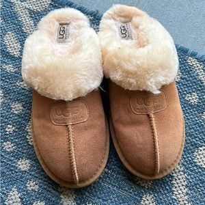 Women’s furry slippers